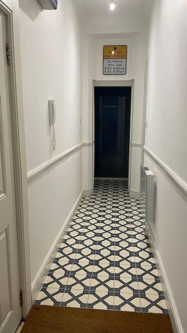 Apartamento The Flat With The Heart Londres Exterior foto